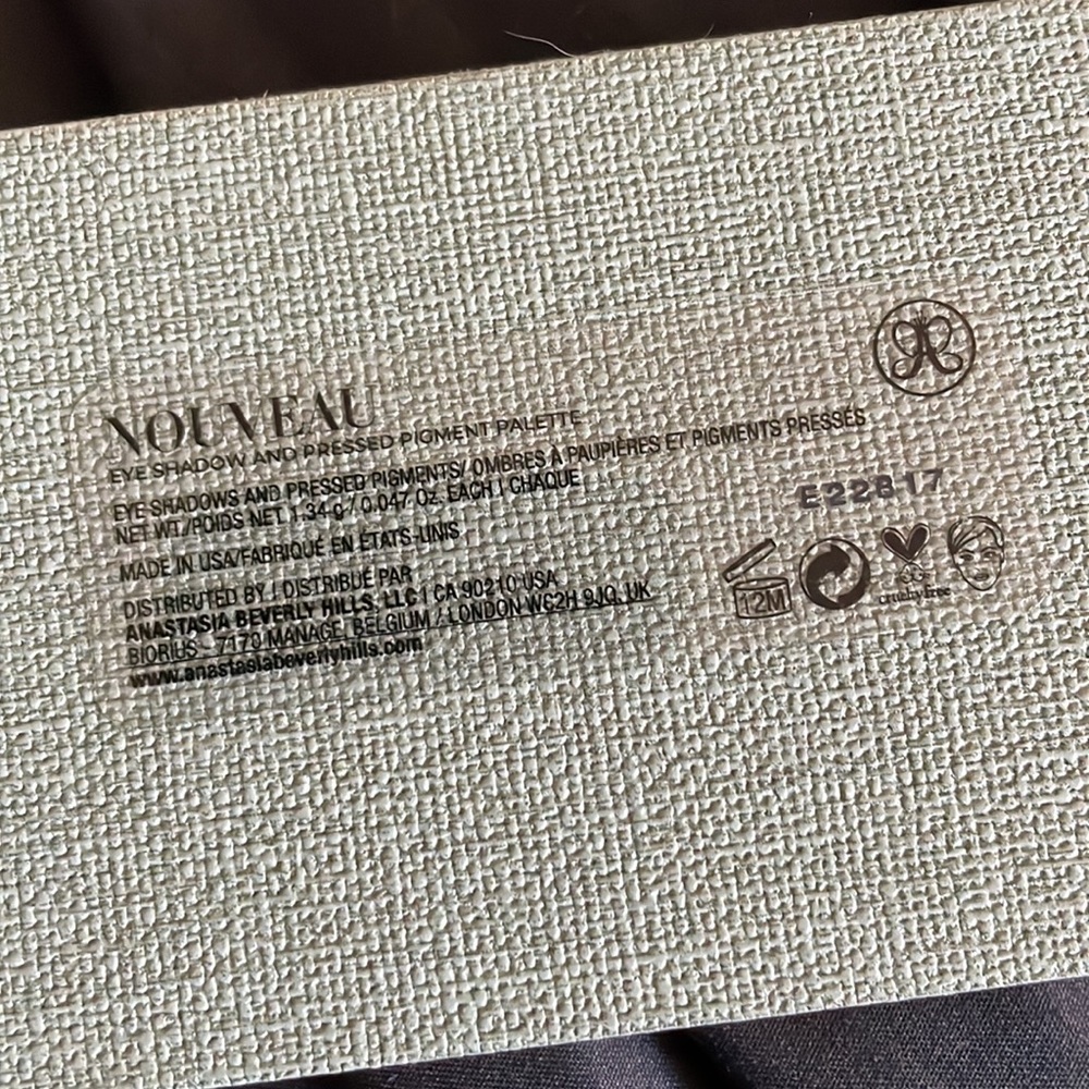 ABH Nouveau Palette - Picture 7 of 9